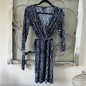 INC long sleeve dress Sz XS Blue reptile print